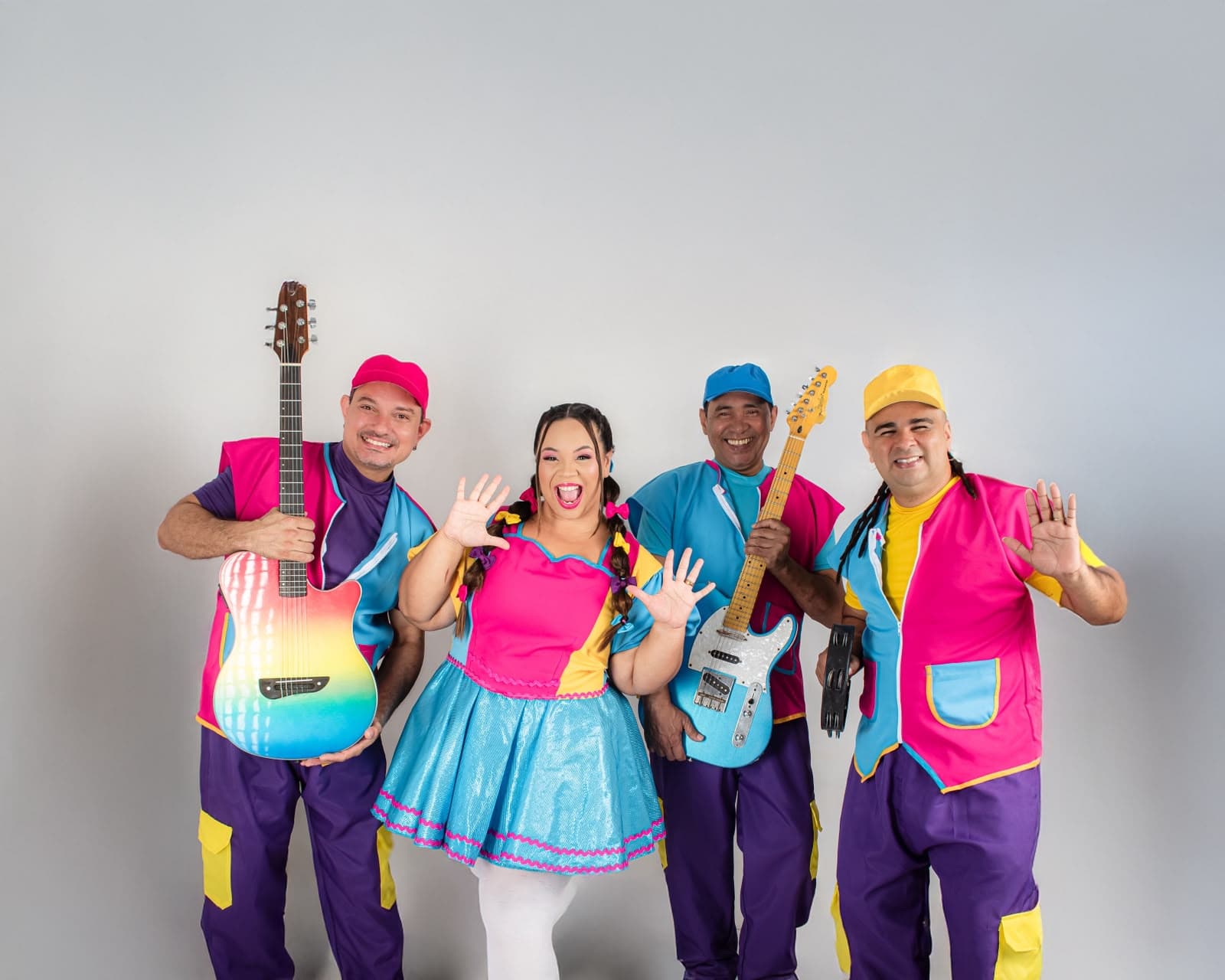 Banda da Turminha se apresentando ao vivo em evento infantil
